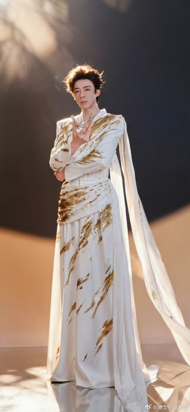 刘宇宁在最猛的年纪又野又欲开到荼靡依旧耀眼，刘宇宁用实力诠释最猛状态。又野又欲的