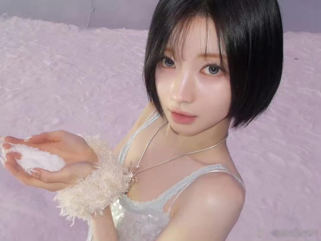 这居然是AsaAsa最新照片差点认不出来了，美到我了。Asa最新照片