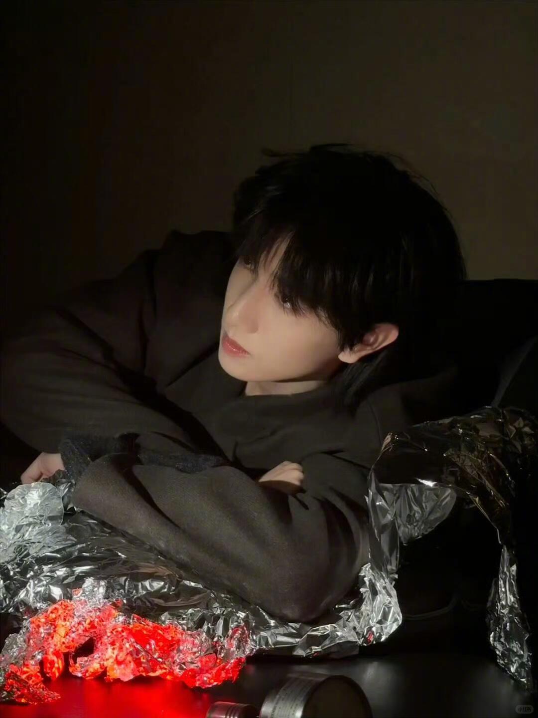 童禹坤hellokitty重度依赖 从随身包包到房间布置，童禹坤把 Hello 