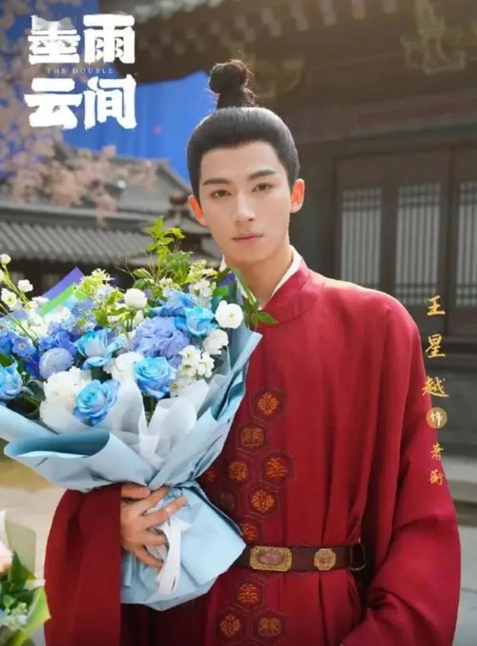 我还奇怪为什么《墨雨云间》的男1和男2看着如此的阴柔，缺乏阳刚之气。原来是于正的