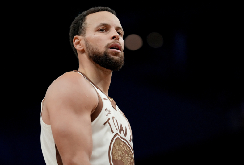 据TA名记Sam Amick报道，消息人士透露，勇士当家球星斯蒂芬·库里计划将在