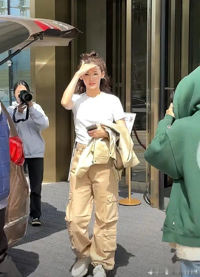 终于理解郑恺的审美了！哪个女人能和苗苗一样，35岁了生了3个娃，还能顶着一张大学