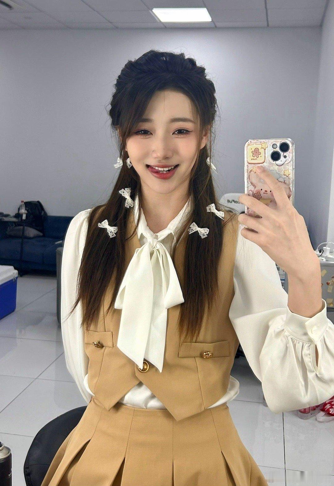 军师！军师！这样的女大怎么追到？[舔屏][舔屏]这就是女大学生的魅力！主持阿芙晒