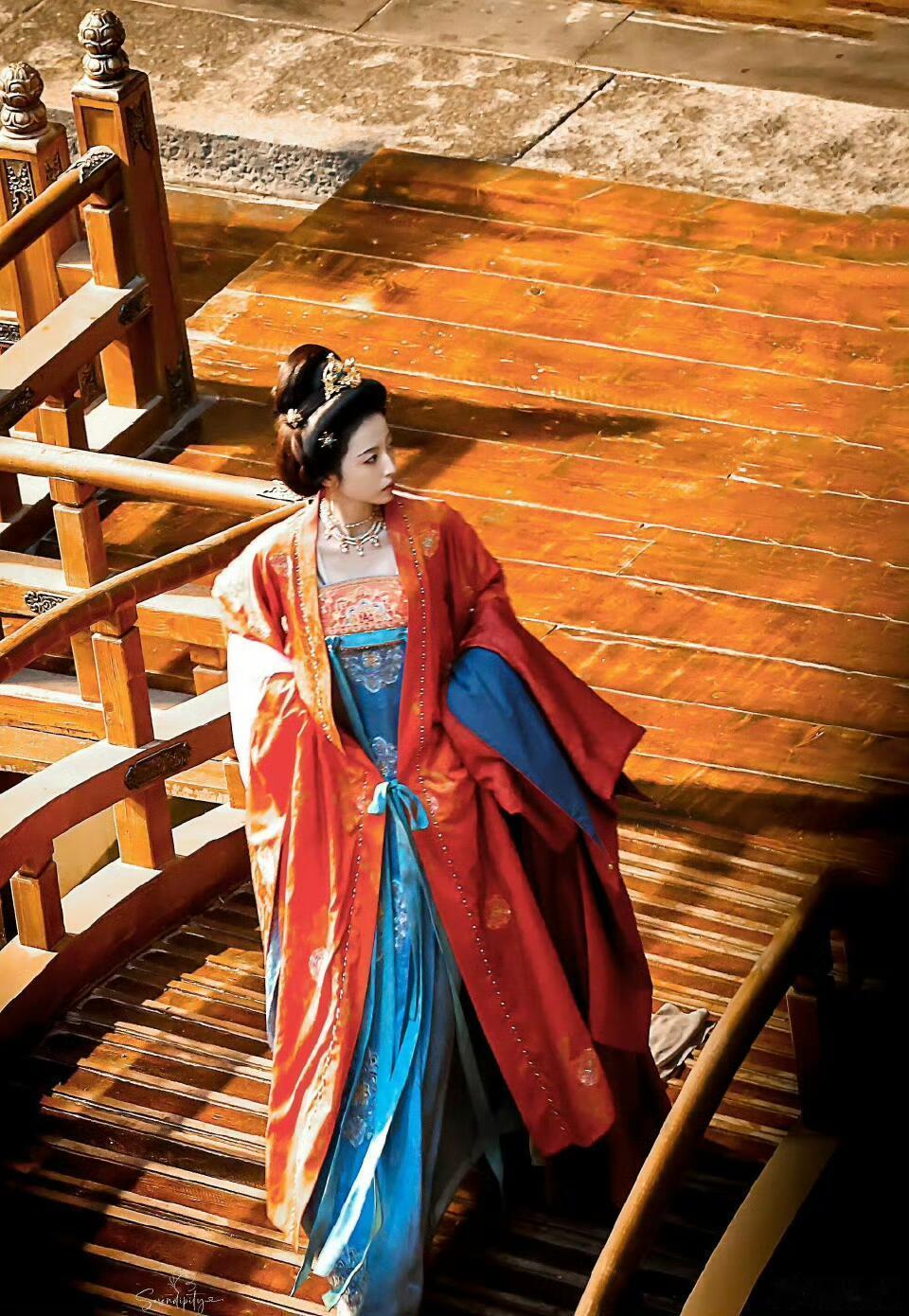 《太平年》杀青啦！白宇和周雨彤主演的这部剧，原本要拍5个月，结果三个组同时开工，