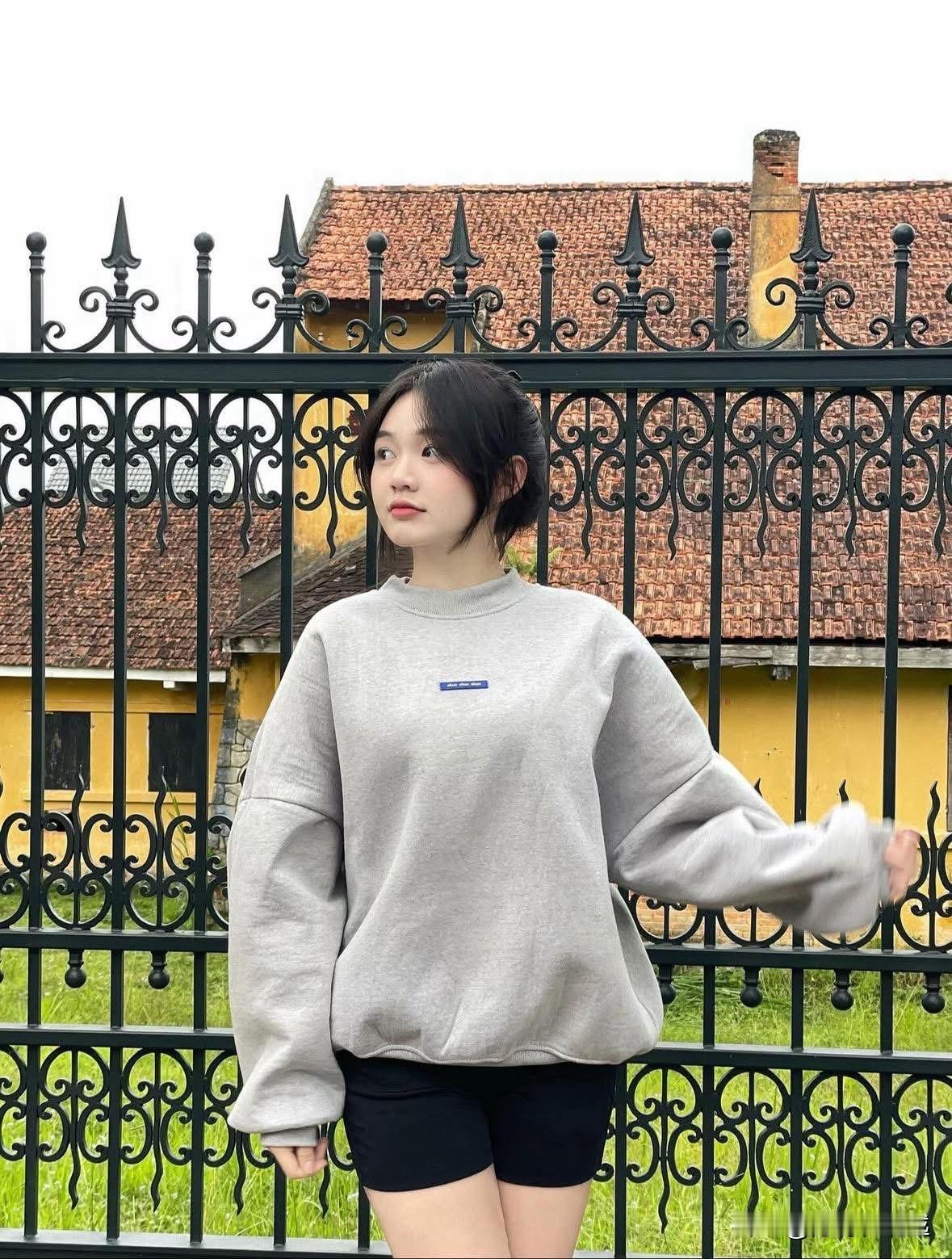 有人问，越南女孩多，好找女朋友吗？
朋友们都知道我找了个越南女友，她是 00 后