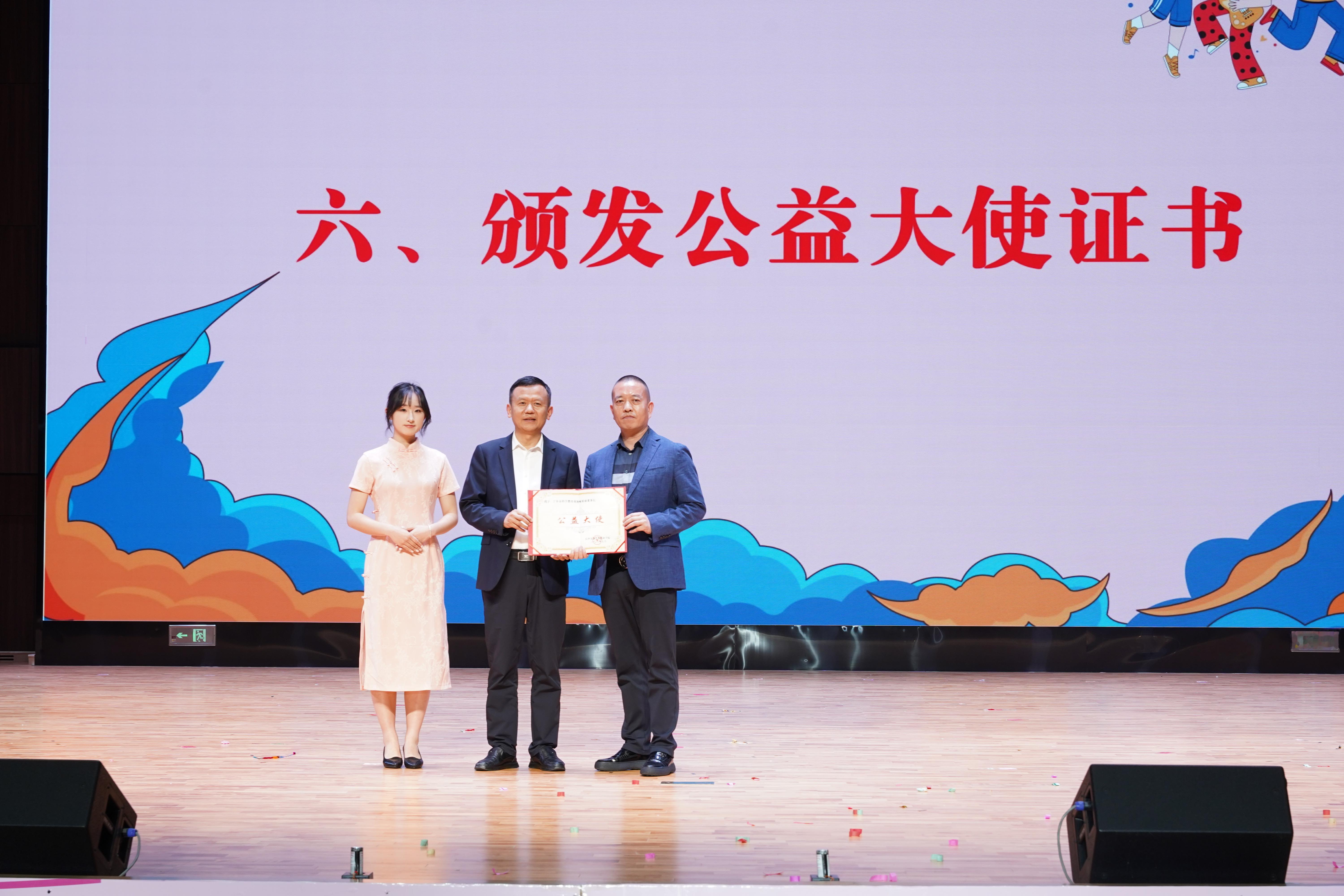 【长沙长文班超大舞台】5月8日，“长文班超大舞台·公益同行向未来”校级擂台赛启动