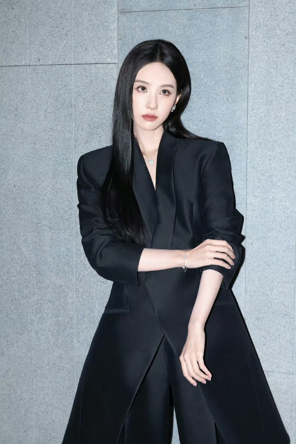 陈都灵～陈都灵[超话]陈都灵 ​​​