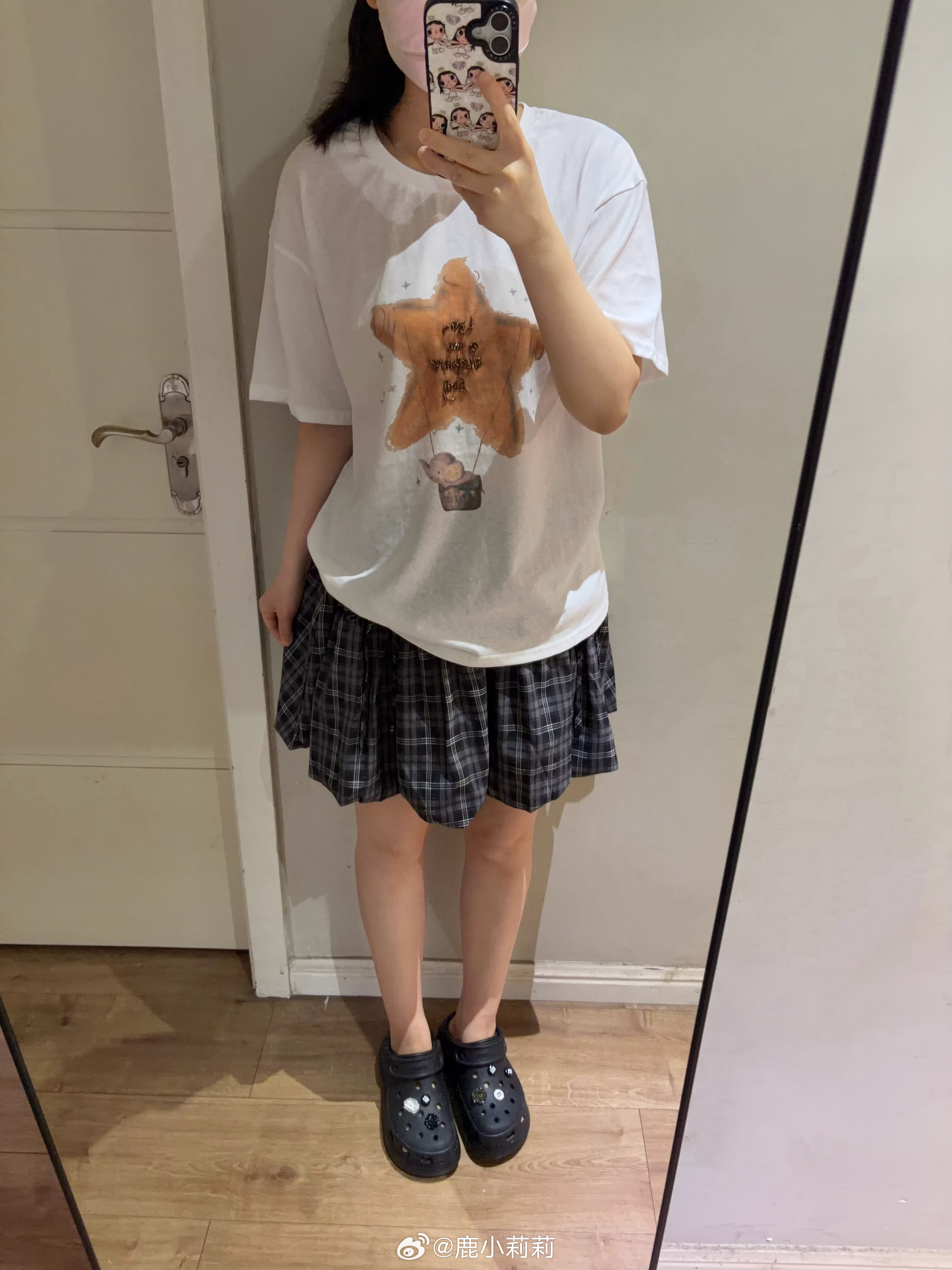小星星T搭配格子裙青春感🐰💕 