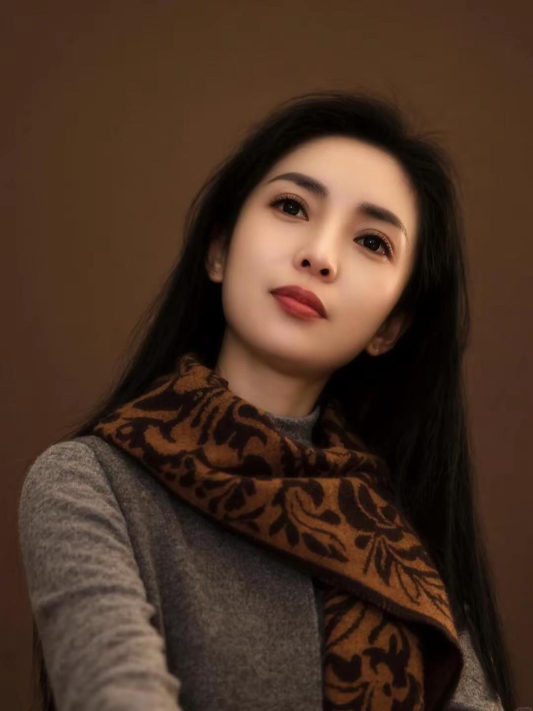 无论什么关系，认清自己的身份，摆正自己的地位，别把自己看得太重，别高估了你在别人