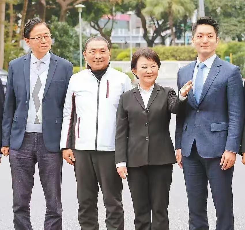 卢秀燕终于明白了，只要自己不站队，自己就永远不会被人诟病！
 
说白了，本来朱立