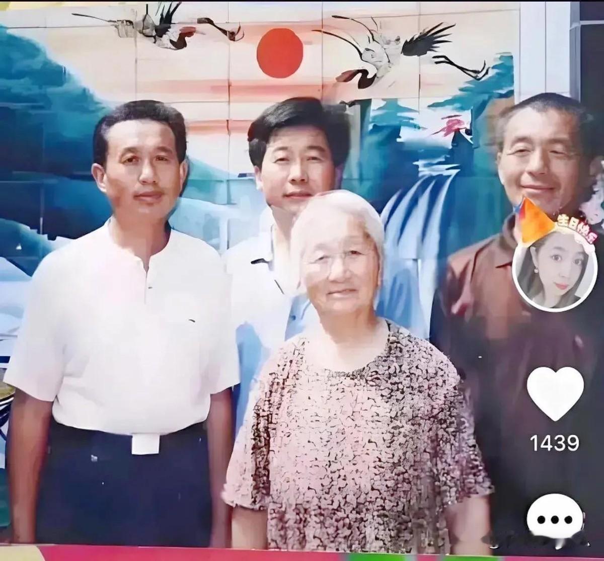 郭家三兄弟合照突然被扒出，家族暗流涌动堪比现实版《顶楼》！

假证宽早年晒出的军