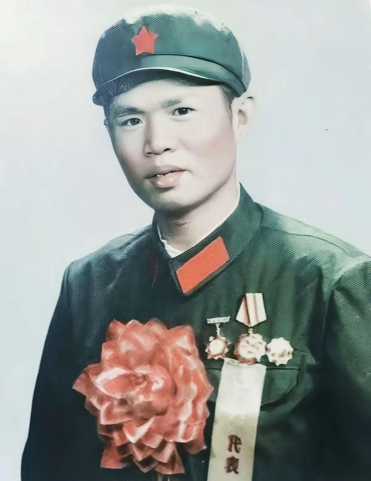 战斗英雄放弃前程娶“劳改犯”，领导怒拍桌子：你疯了！
 
战场上敢拼命的英雄，偏