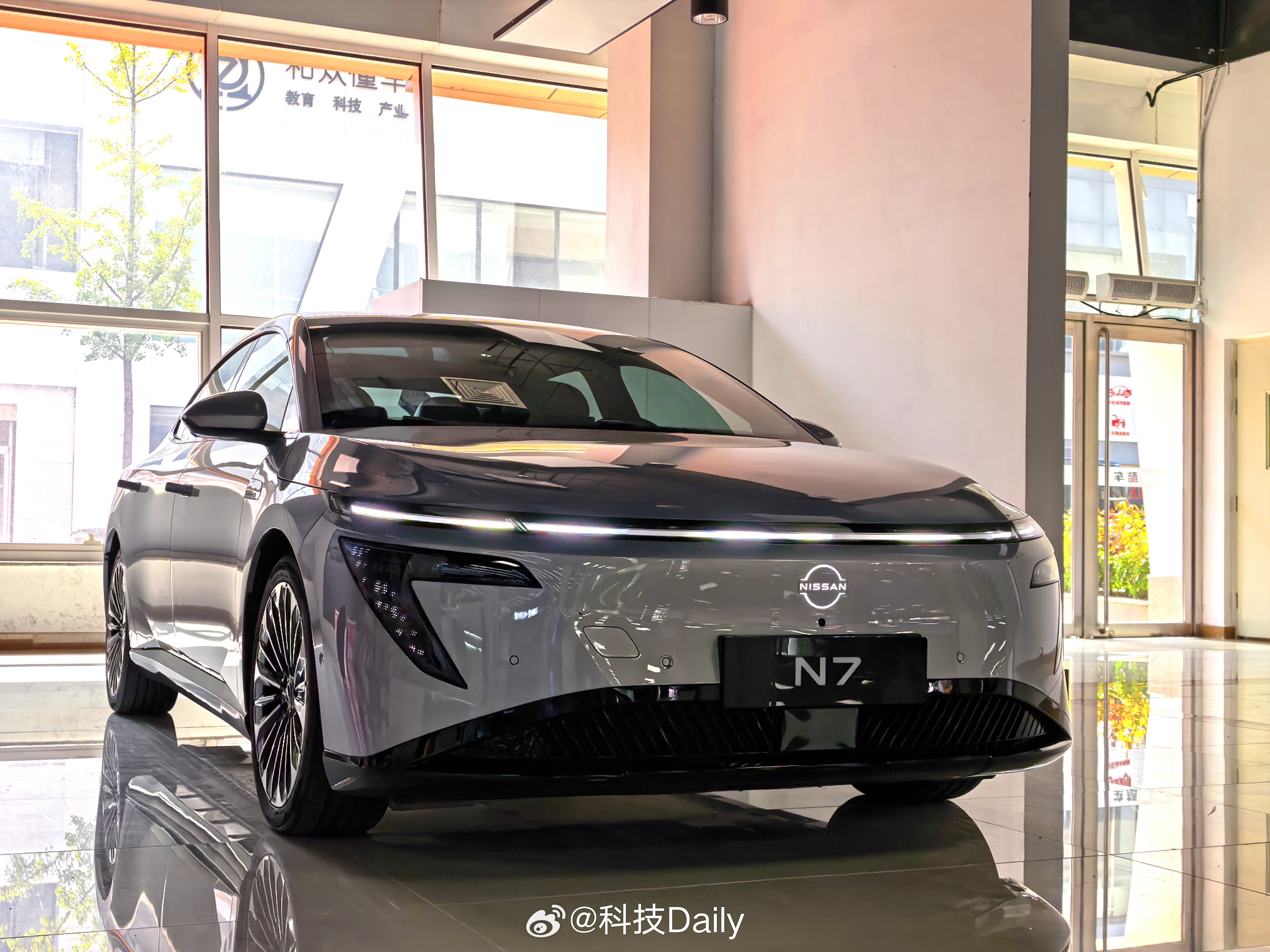 今天提了一辆车，展厅提的，东风日产N7。15天体验卡，刚好可以国庆自驾游，好好试