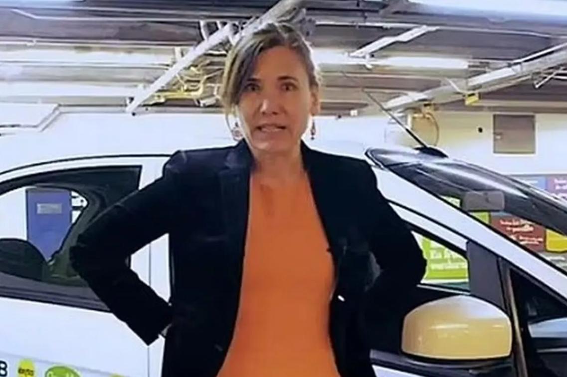 哥伦比亚女商人为报复情人，用有毒巧克力杀其女儿后潜逃，终于在昨日于英国落网，她会