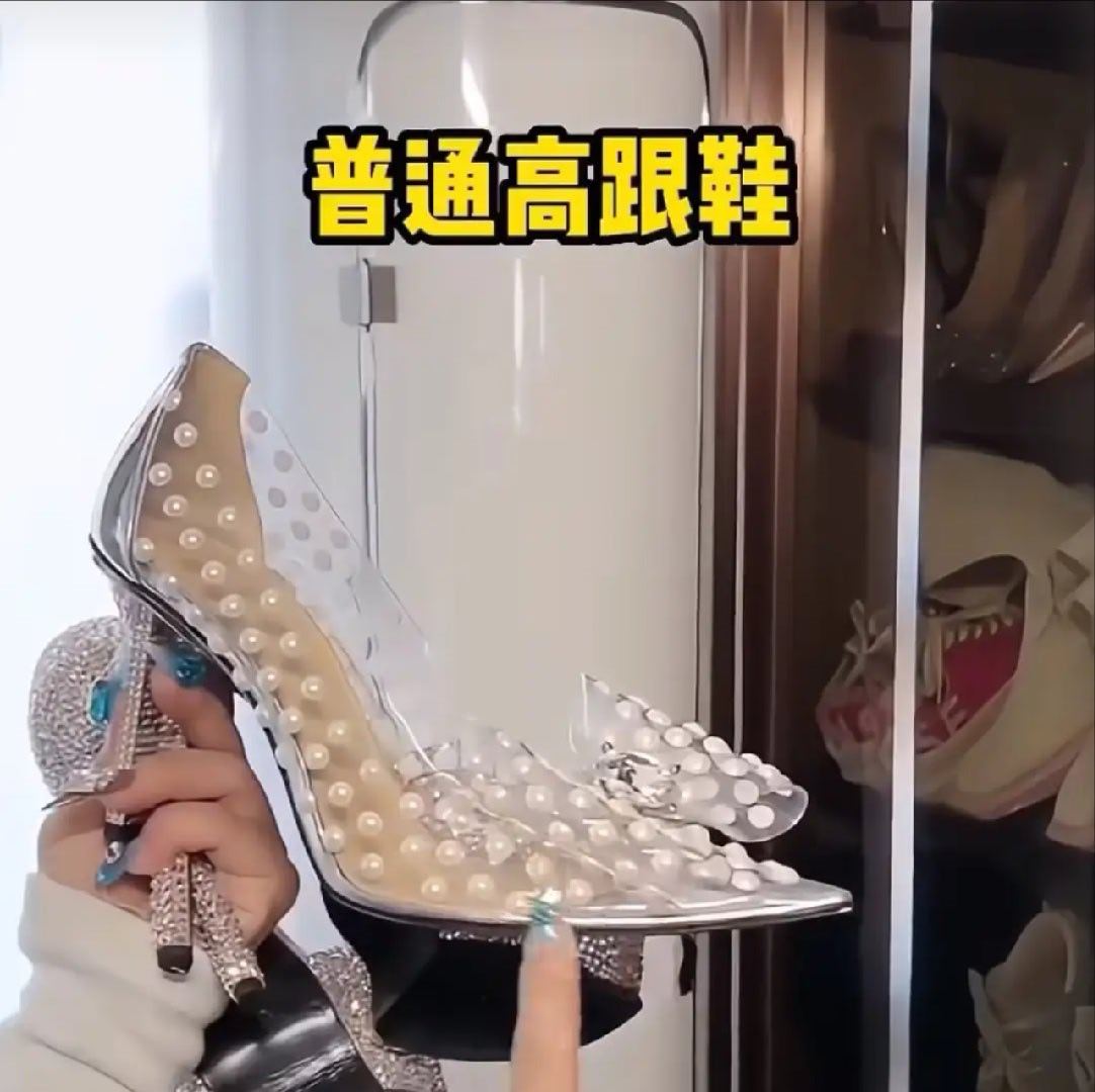 笑死！要破产的冉莹颖，兴奋地展示自家衣柜，几乎每一件都超过五位数。结果网友不买账