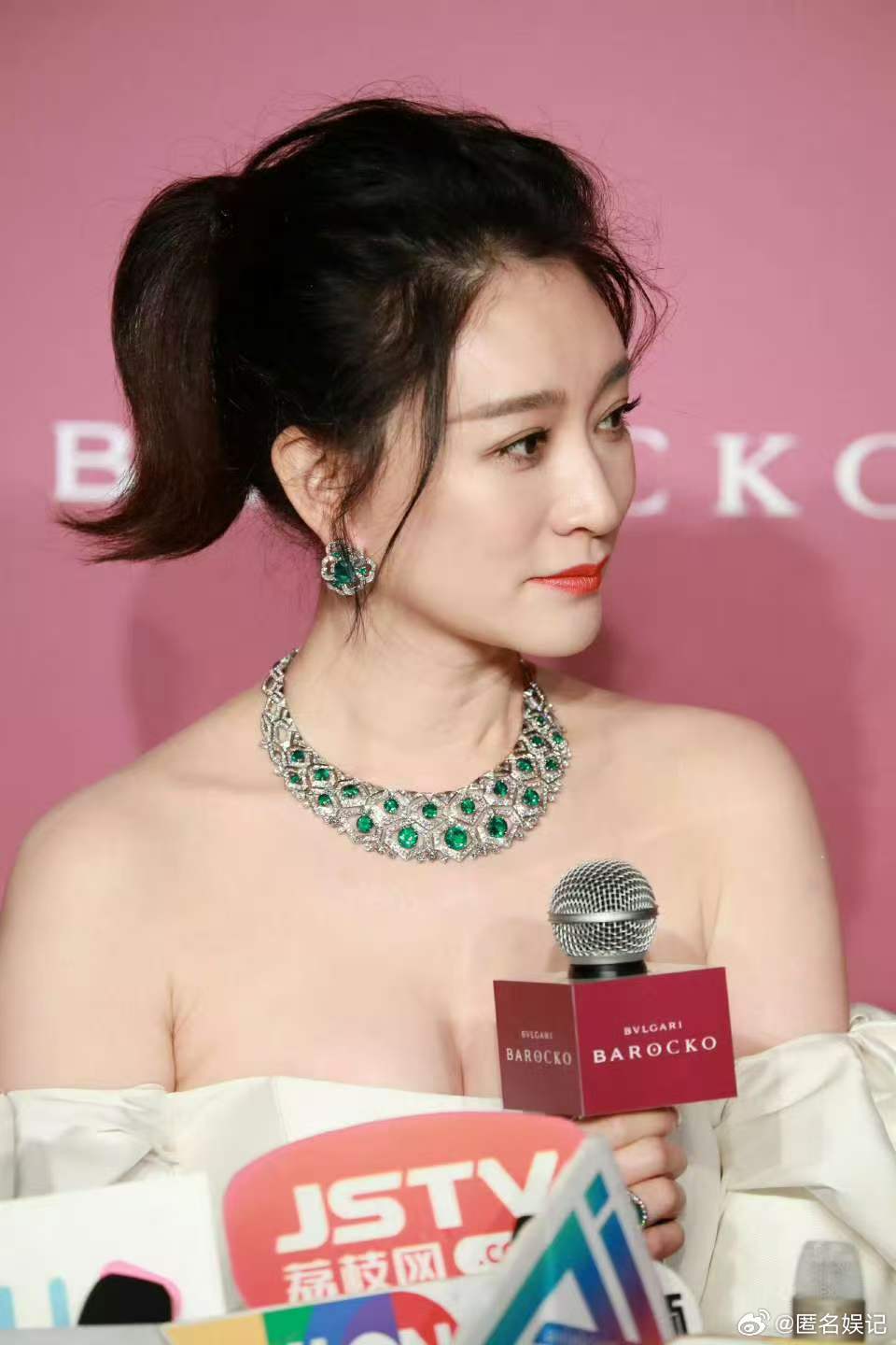 李小冉曾说这辈子不会参加浪姐李小冉曾坚定不参加浪姐，如今惊喜现身，反差感拉满，期