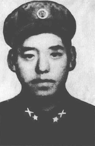 北京军区某部3营炮兵连驭手谢臣，1960年入伍，1963年加入中国共产党。196
