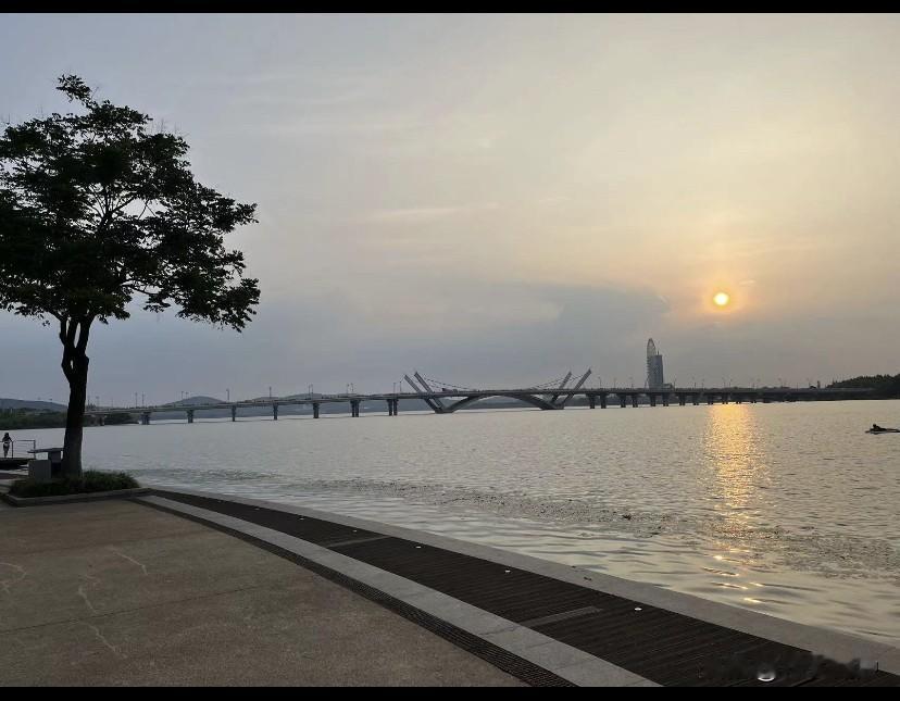 今天下午，孩子上班时发微信给我，我以为有什么事情，他说单位接下来几个月，大概到9