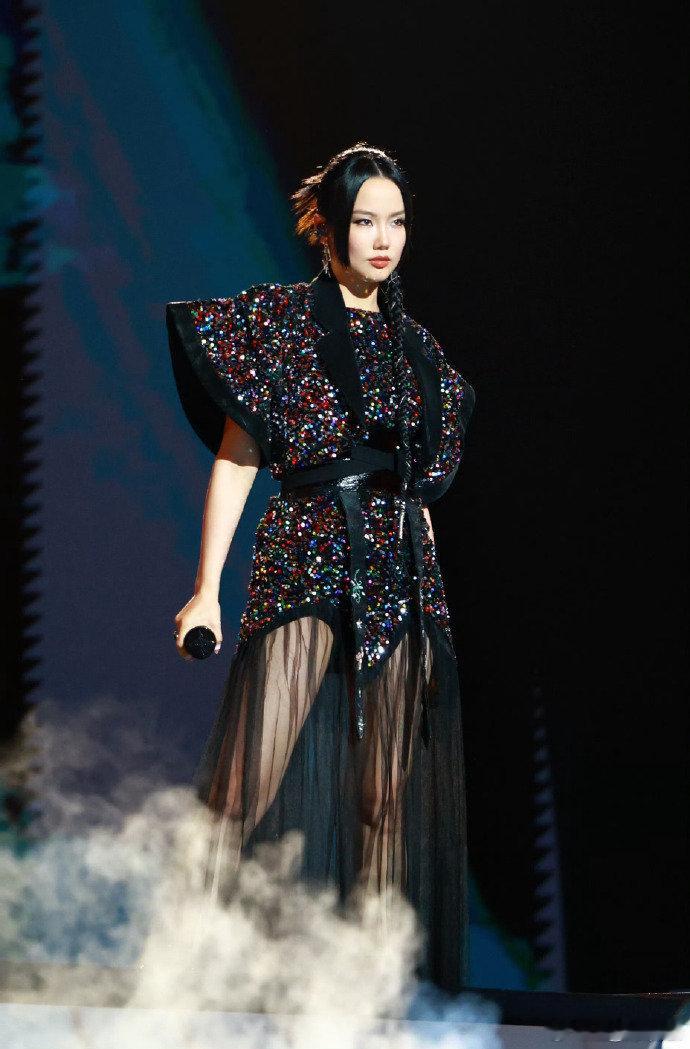 黄龄黄龄欣赏单依纯比自己厉害湖南卫视背后同样和常石磊有过深度合作，黄龄大方承认单