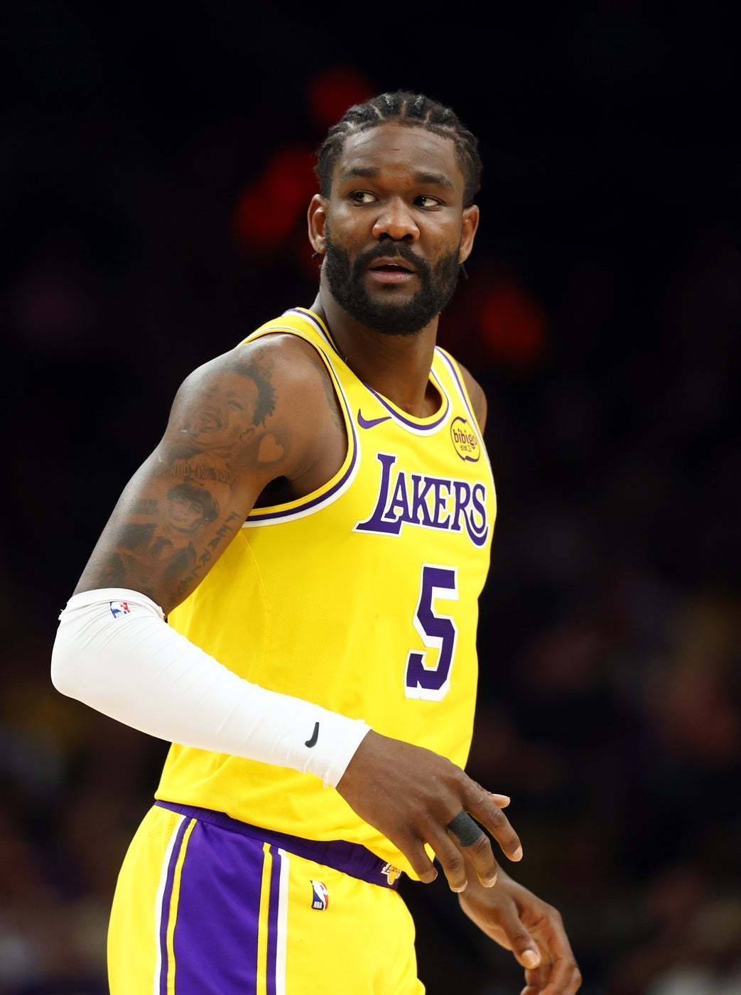 艾顿又伤了，本场比赛不会回归。湖人vs掘金詹姆斯生涯进球数历史第一