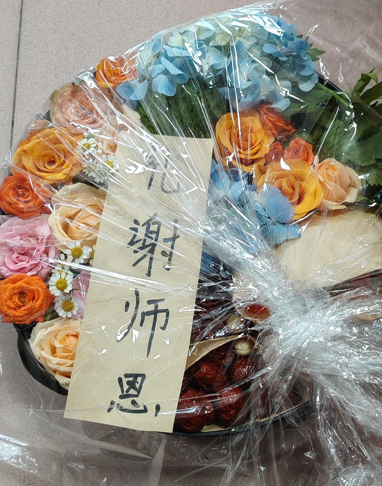 尽管考试的形式与出路发生了翻天覆地的变化，但高考作为普通人最公平上升通道的底色从