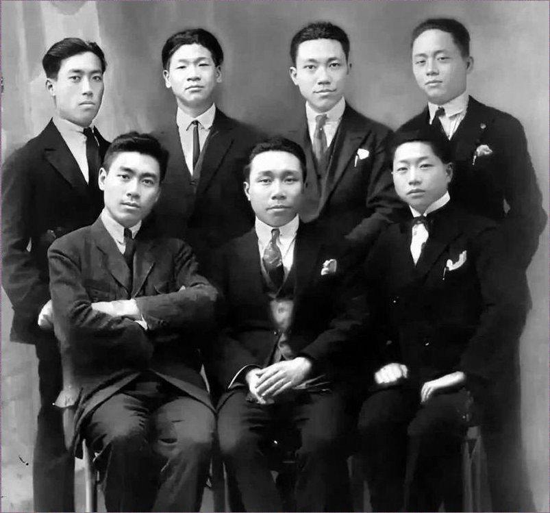 1935年，蒋介石给前线发了八个字的密电：“就地枪决，照相呈验”。这八个字，不仅