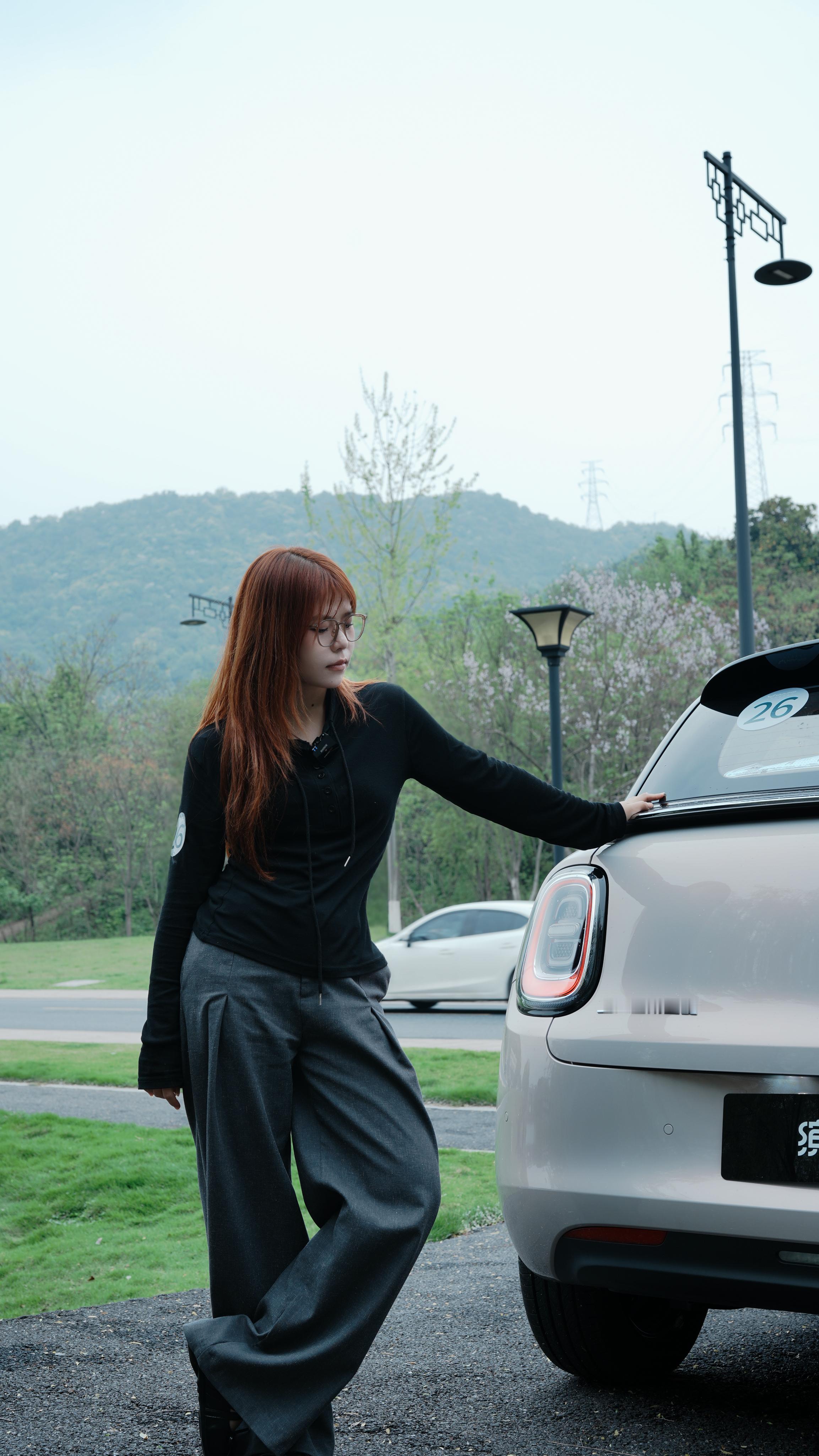 大伙早！！昨天去杭州试驾🚗五菱缤果Pro一台超级精致的小可爱！车头的微笑唇配着