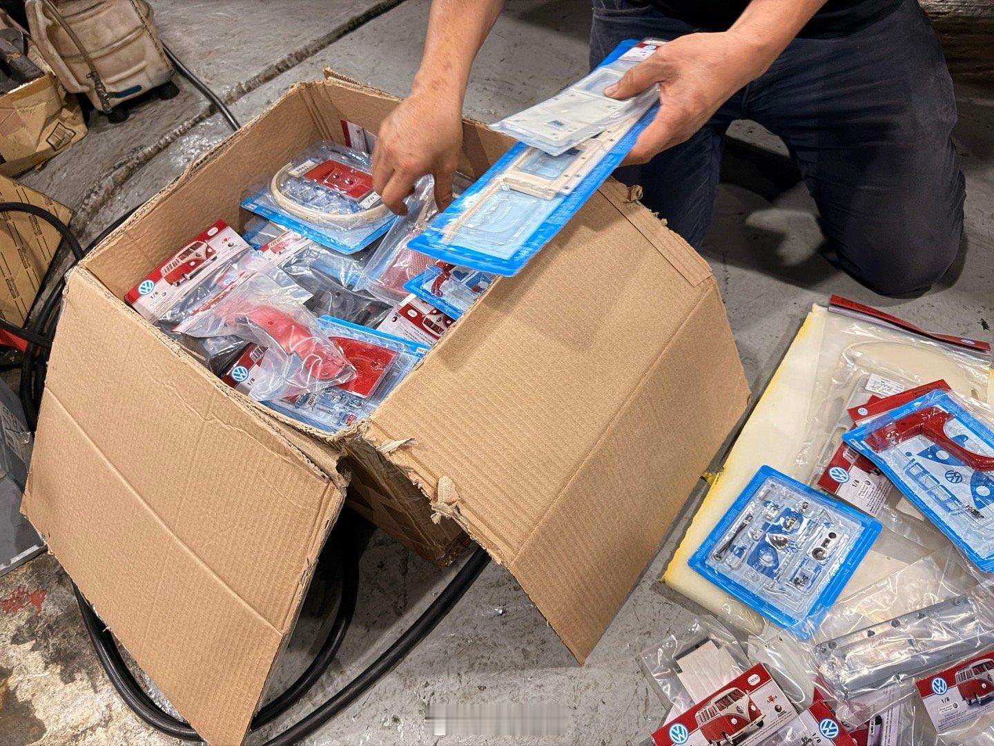 开71去香港找老马，他说要试下我这部车，看到他喜欢的越野车，马大立先生的眼睛，会