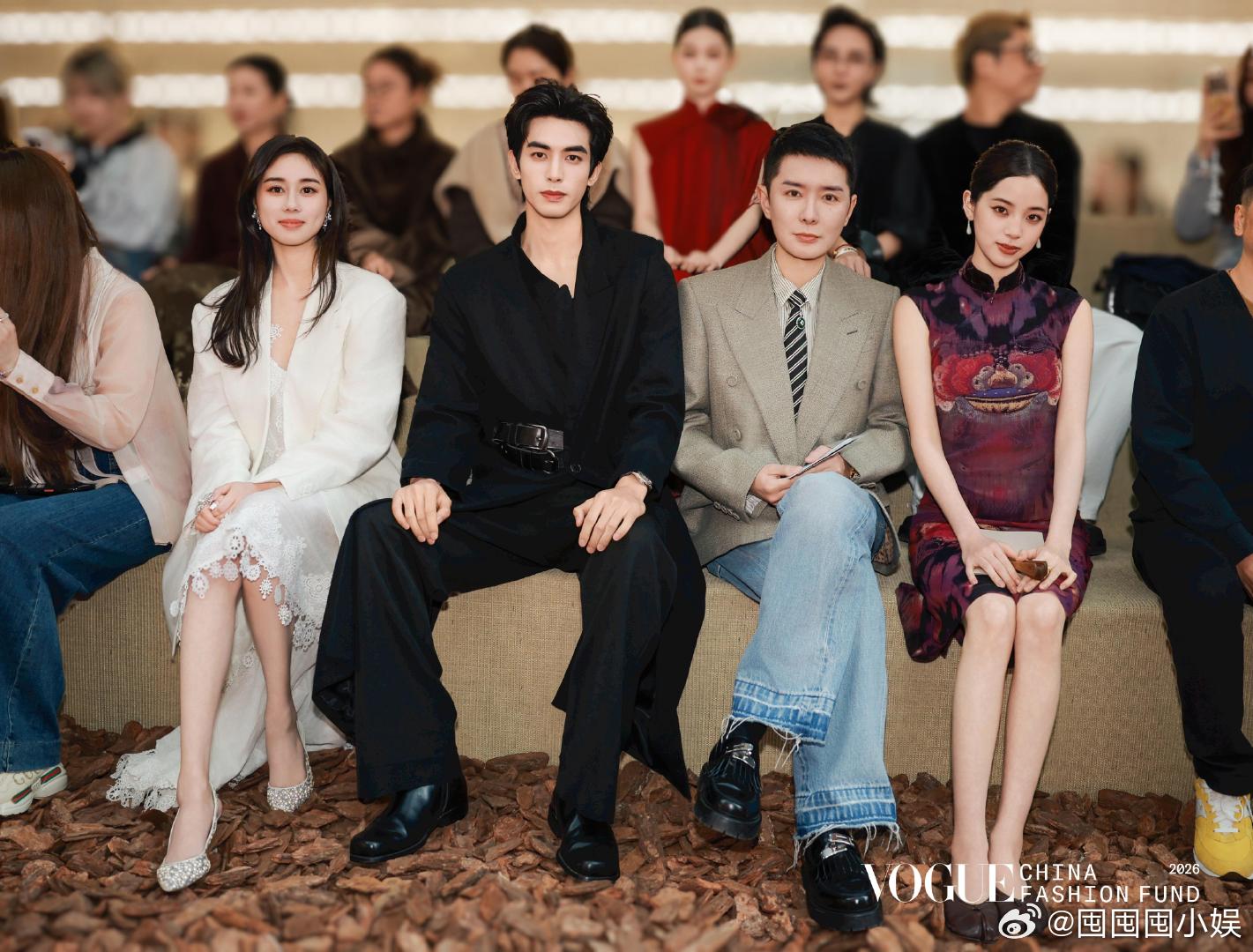 宋威龙欧阳娜娜何超欣刘冲合照宋威龙欧阳娜娜何超欣刘冲合影 宋威龙欧阳娜娜何超欣刘