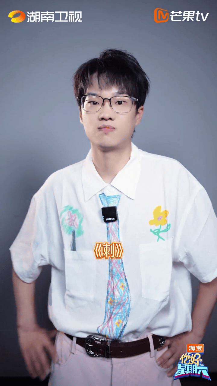 李飞cha了时代少年团新歌李飞跳舞表情比四肢还忙哈哈哈不是吧，李飞挑战时团的歌，