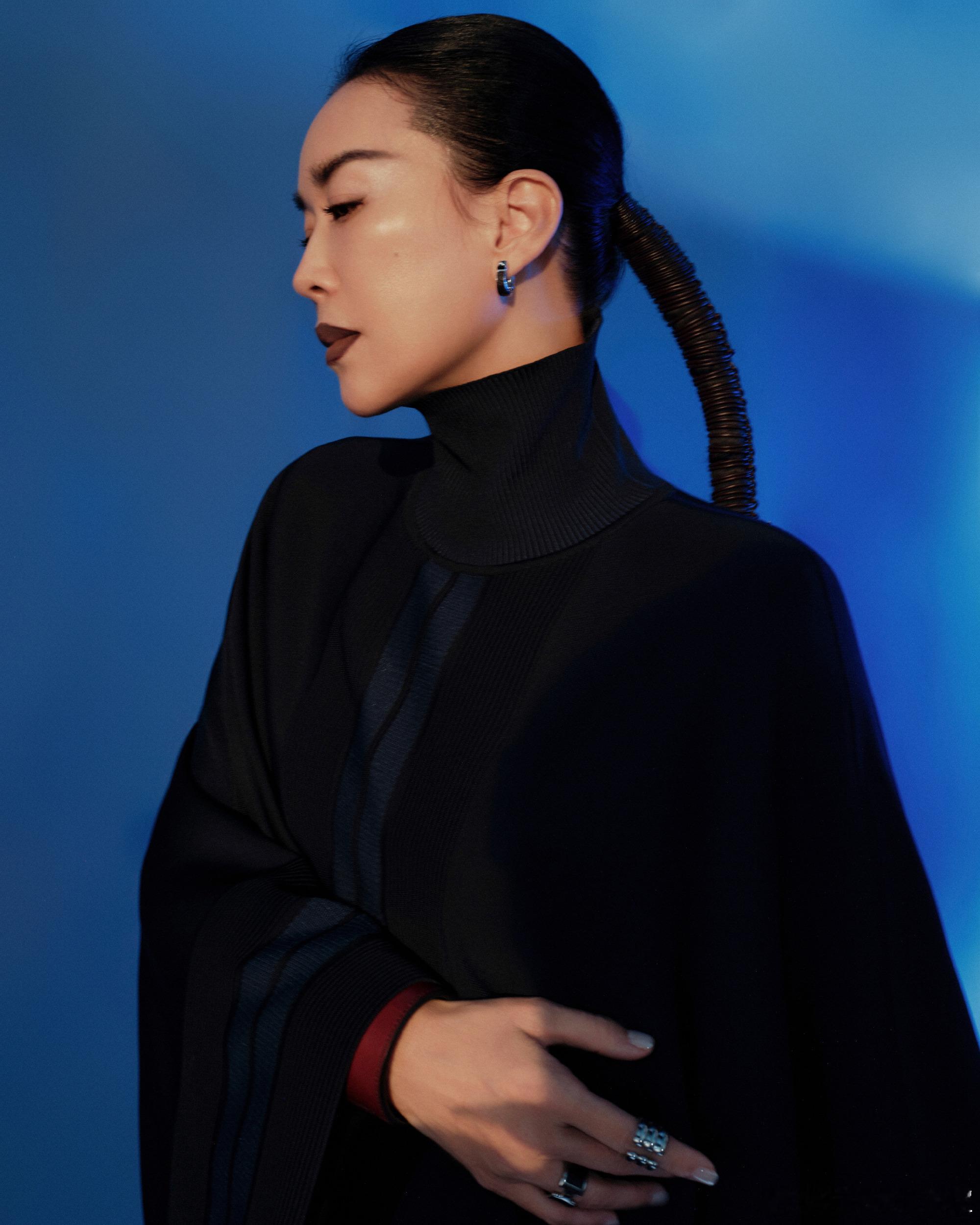 那英窦靖童好听 那英与窦靖童的合唱是绝配，两个声音的碰撞产生了美妙的和谐，仿佛是