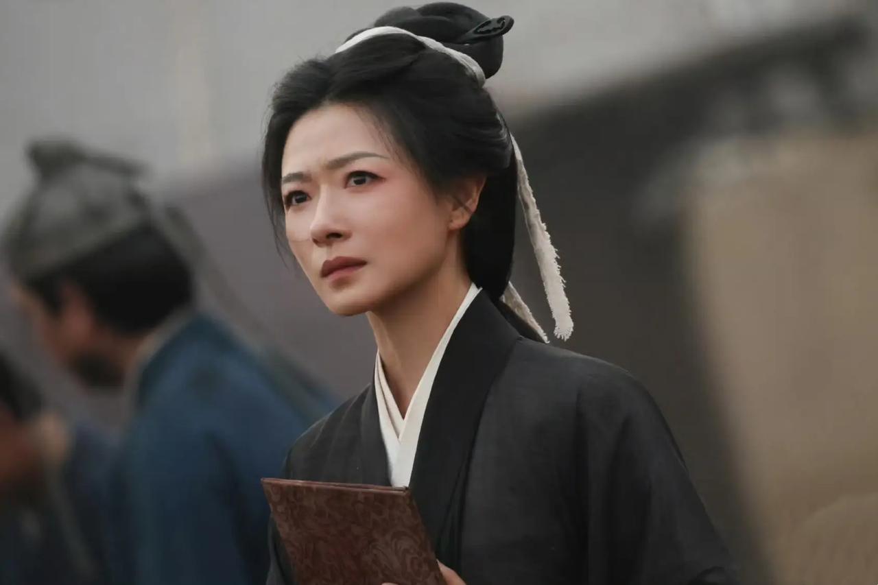 1132年，丈夫才去世，48岁的李清照就嫁给了30岁的张汝舟。谁知张汝舟很快露出