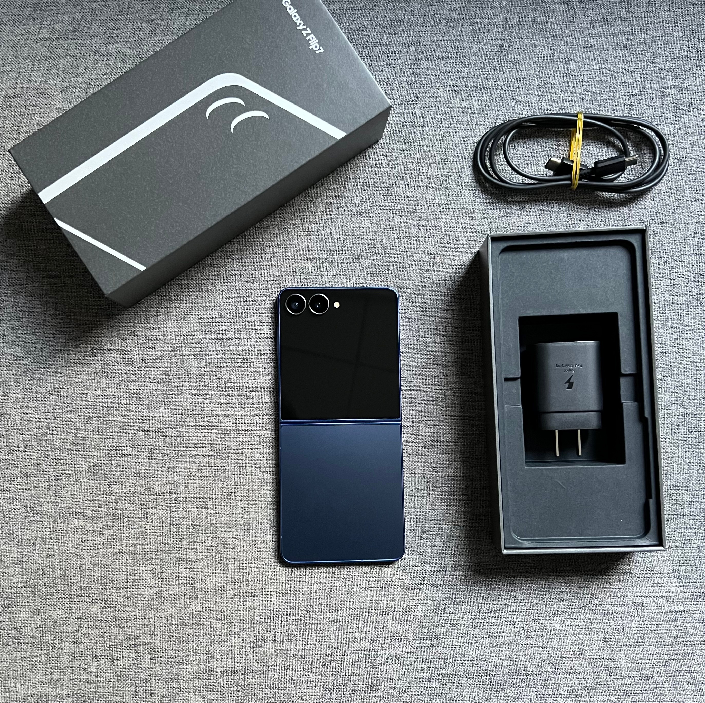 国行三星Galaxy Z Flip7 12+512G 暗影蓝，仅使用十来天，99
