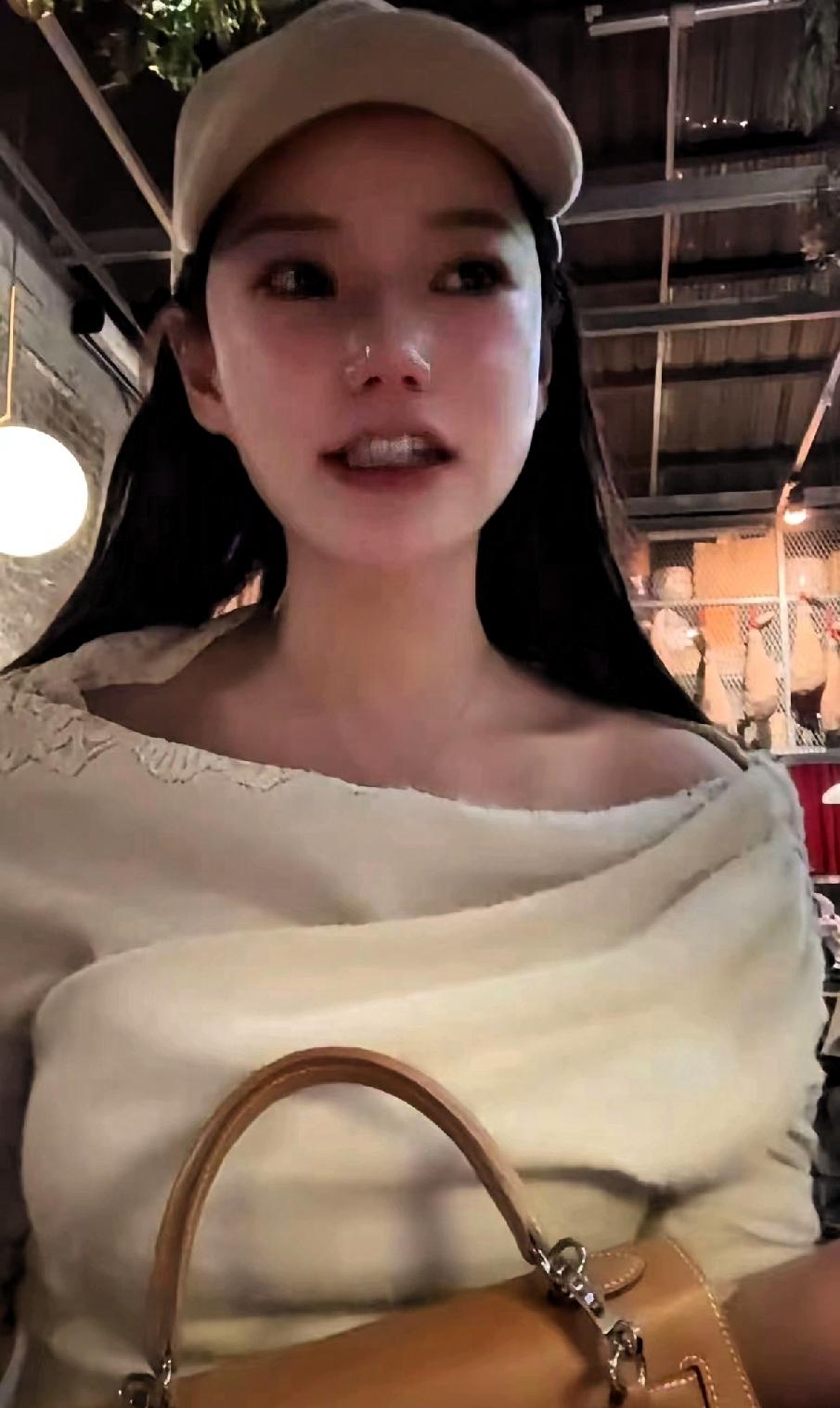 马筱梅和玥儿，不一样的亲情故事
玥儿刷了自己的卡，买运动鞋，马筱梅就哭了，大家都