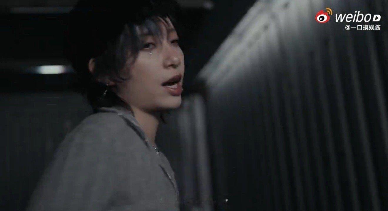 李斯丹妮封闭货车里跳舞 创意满分，执行满分！李斯丹妮在封闭货车里跳舞的MV，是一