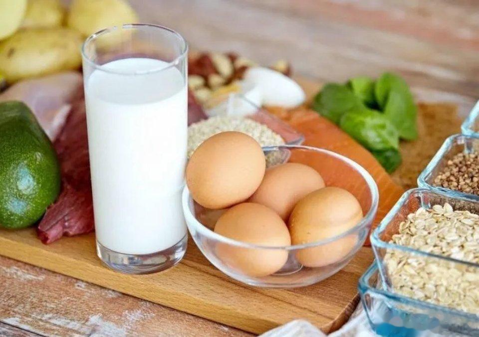尿毒症患者饮食建议 错过再也看不到了1、优质低蛋白尿毒症患者应控制蛋白质的摄入，