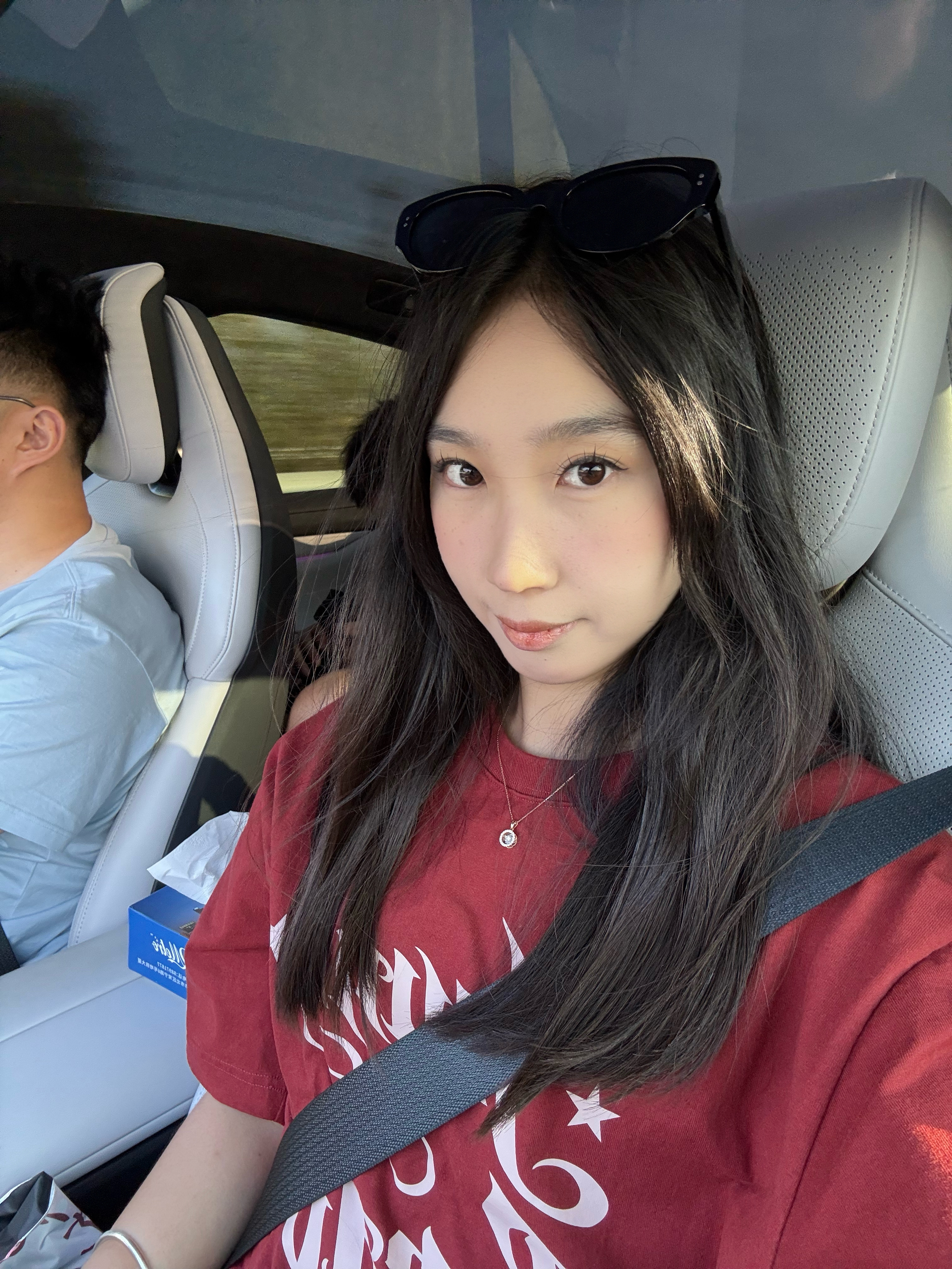 看出来这几天是玩的太狠了，昨天回来后断断续续睡到现在还是困