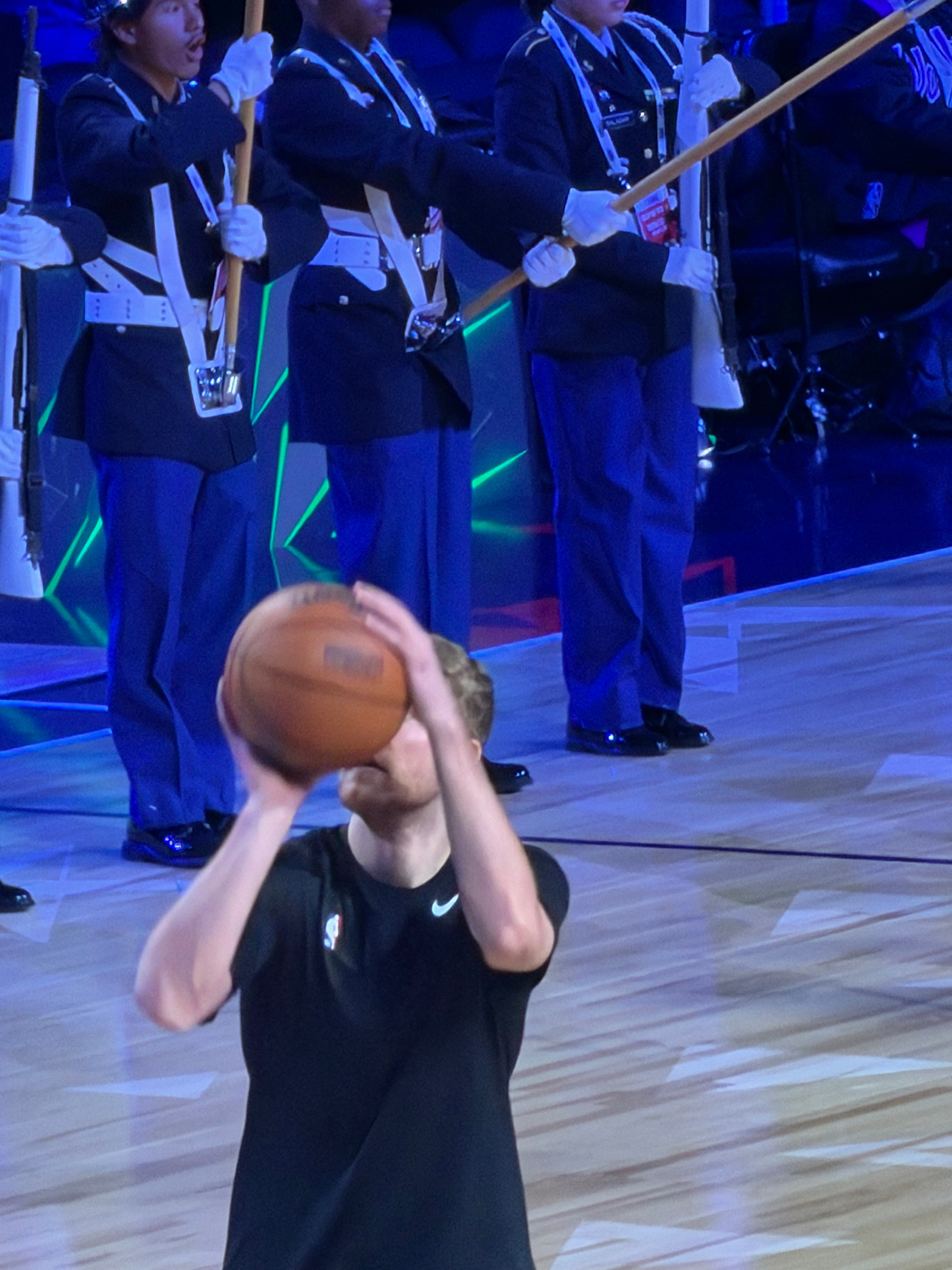 第一个出来练球的哥们