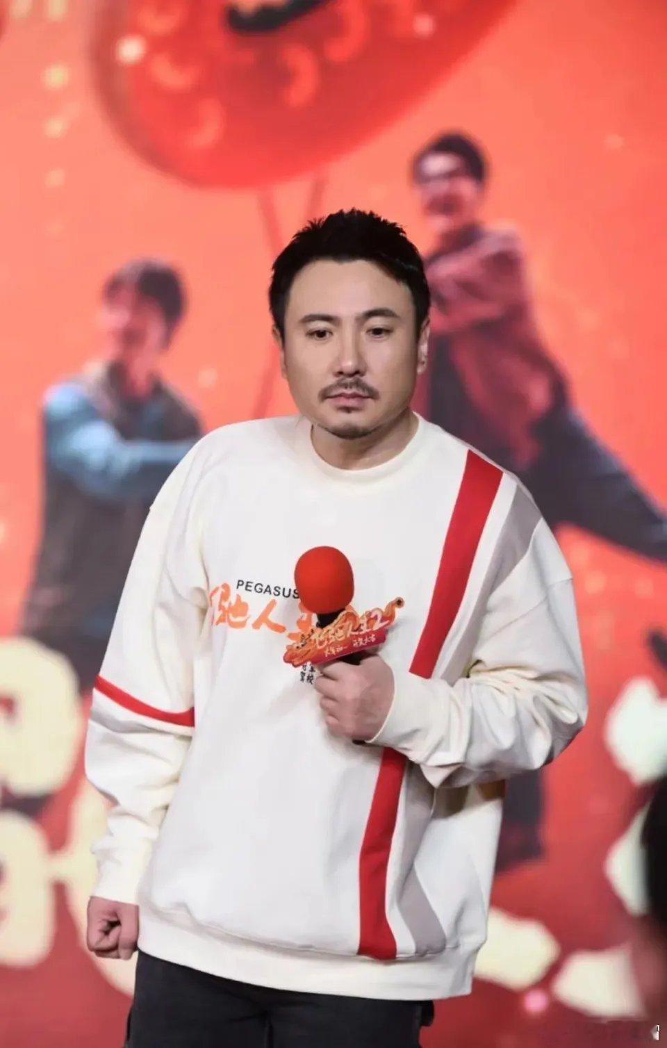 沈腾是个喜剧演员，但他其实并不快乐从四个方面可以看出来一：早期还没有大火时，所有