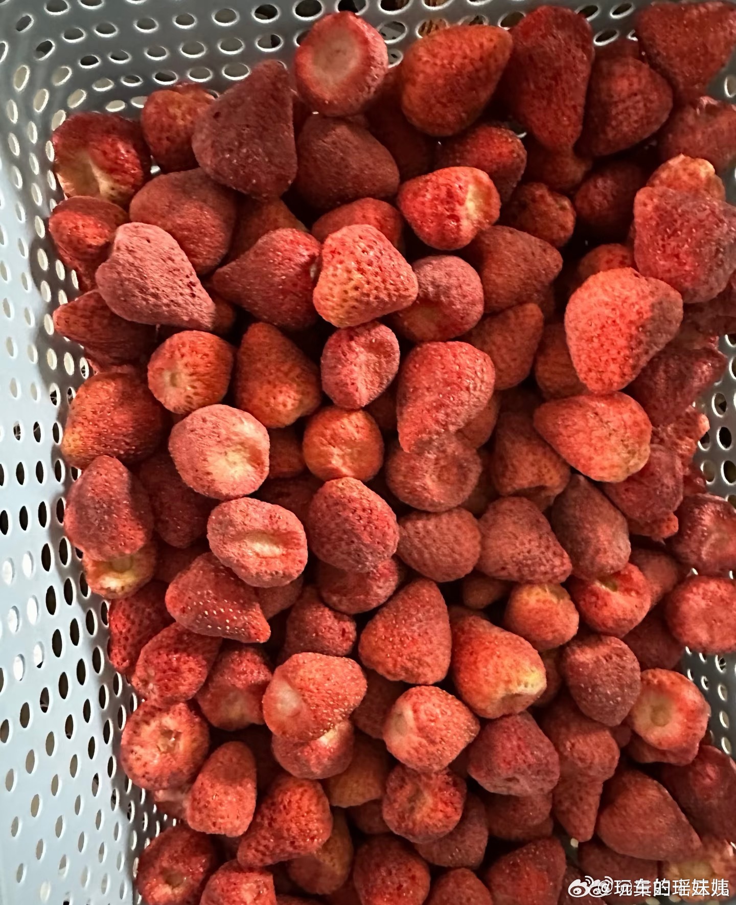 冻干草莓测出二十几种农药现在真的是不能理解到底吃什么才安心，吃什么才健康！每天吃