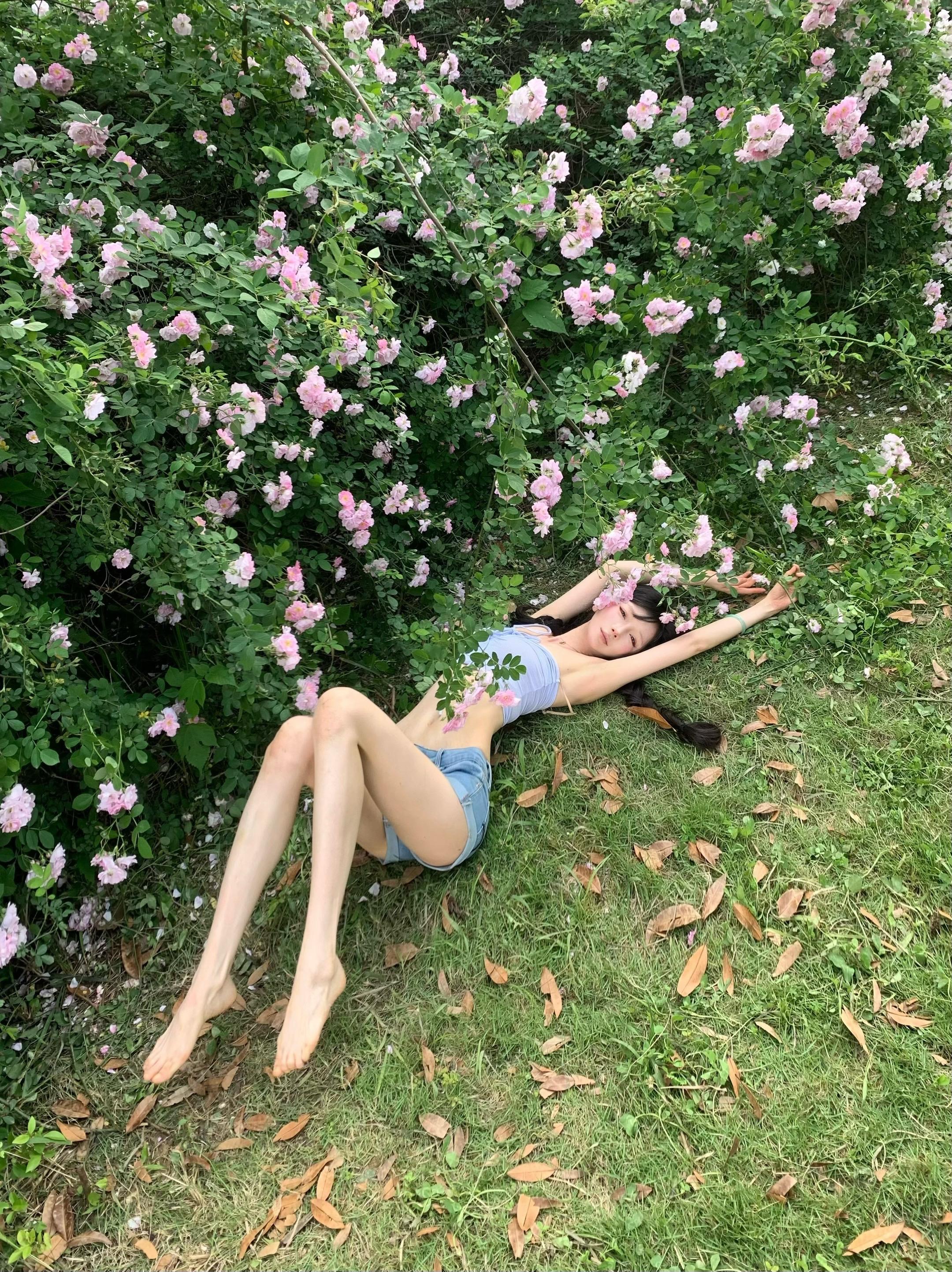 阳光洒在我的妊娠纹上 我的身材才更完美。