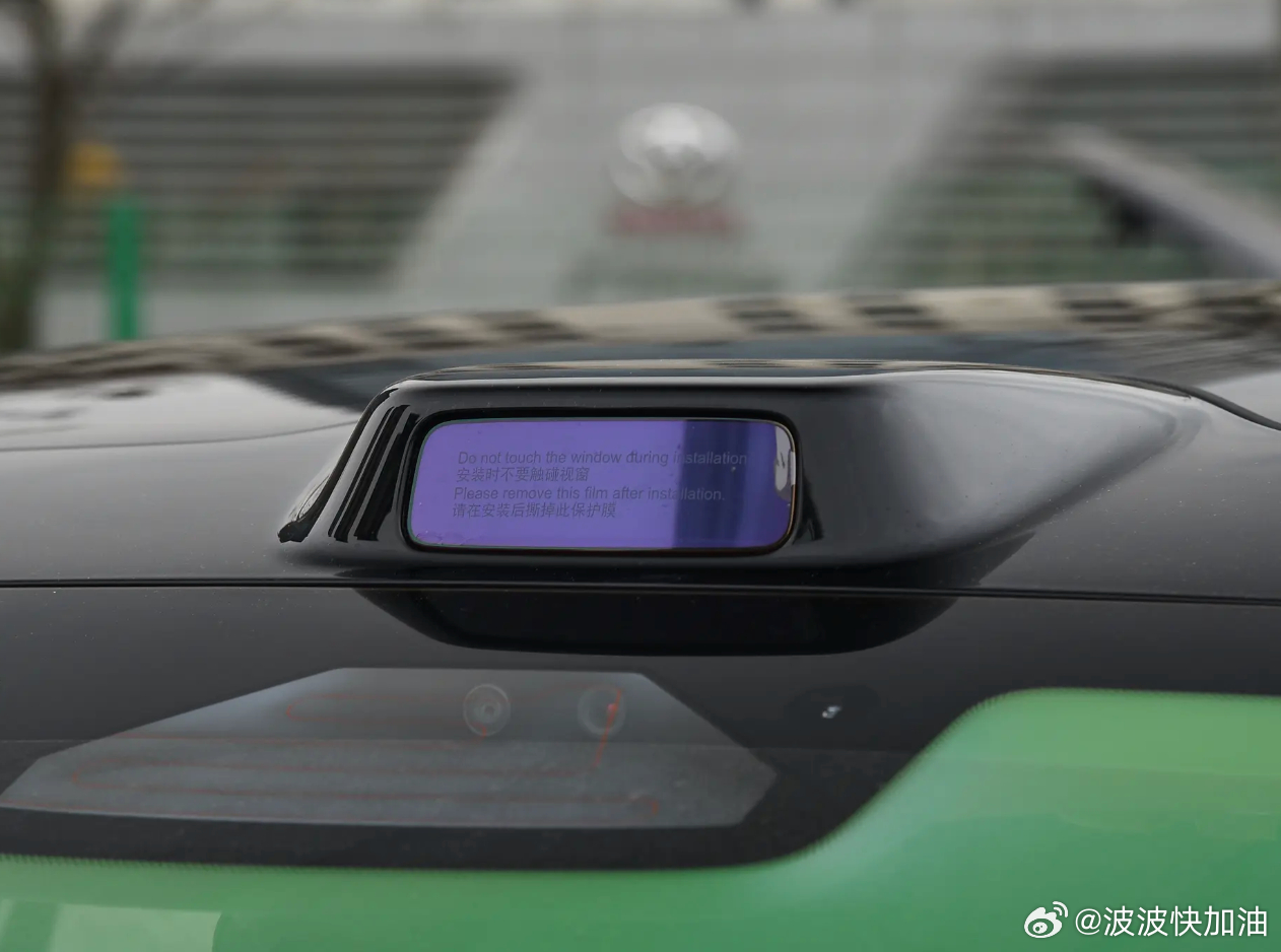 图一是我上次做项目实拍的华为 896 线激光雷达，图二是 192 线，外形上还是