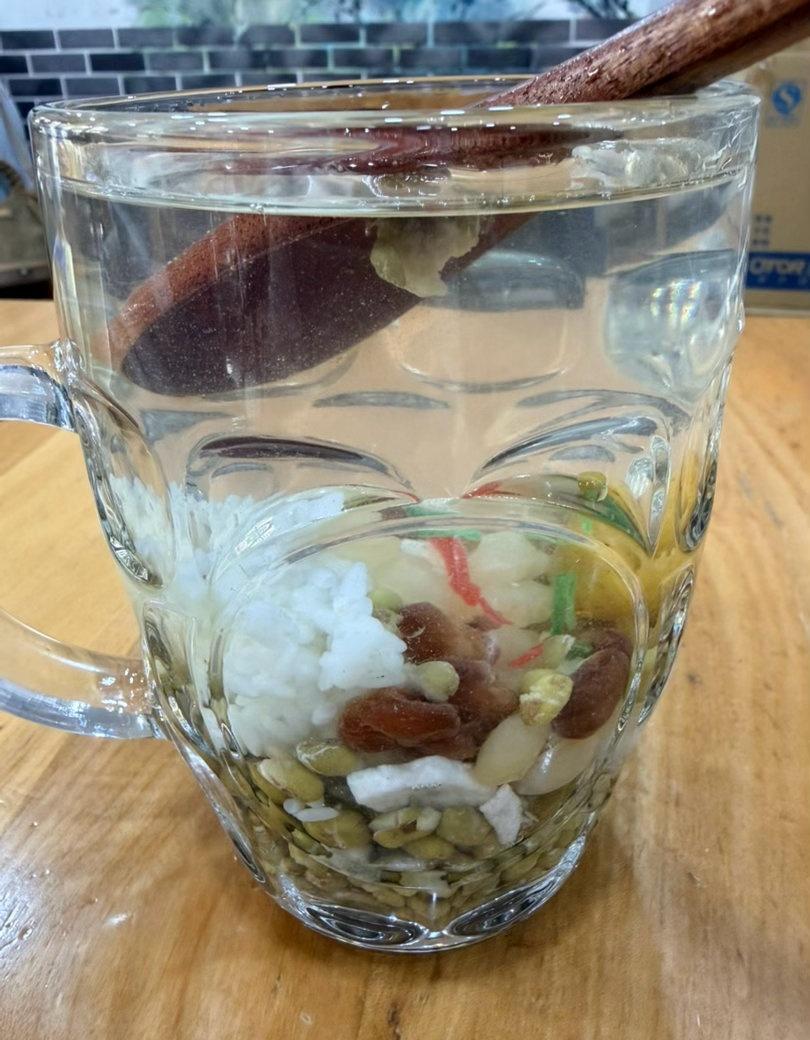 昨天周深说苏州的绿豆汤放米饭（我旁边的观众大喊是糯米哈哈哈哈）今天慕名来尝尝，感