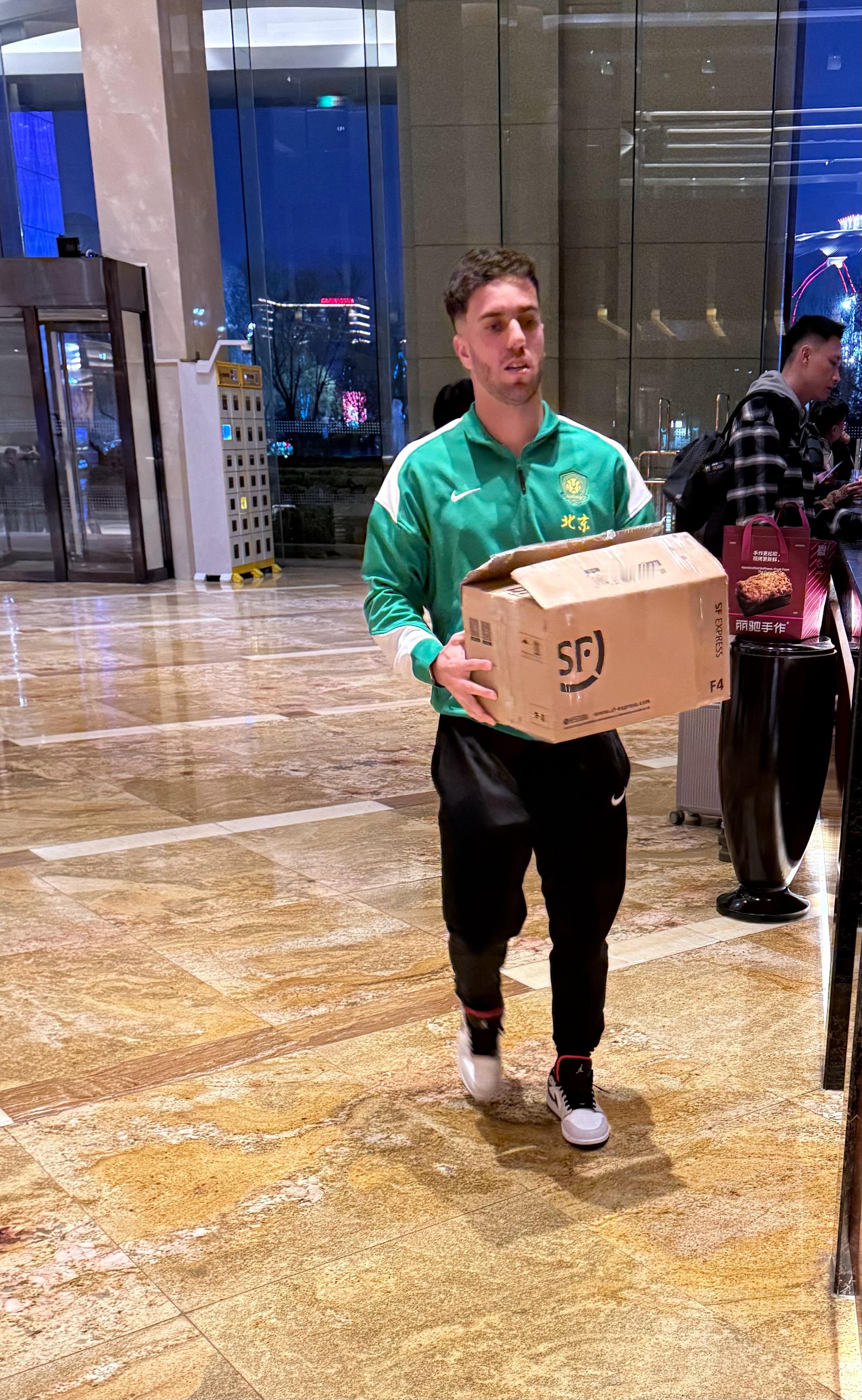 北京国安北京国安 球队已顺利抵达济南🚄 ✅ 