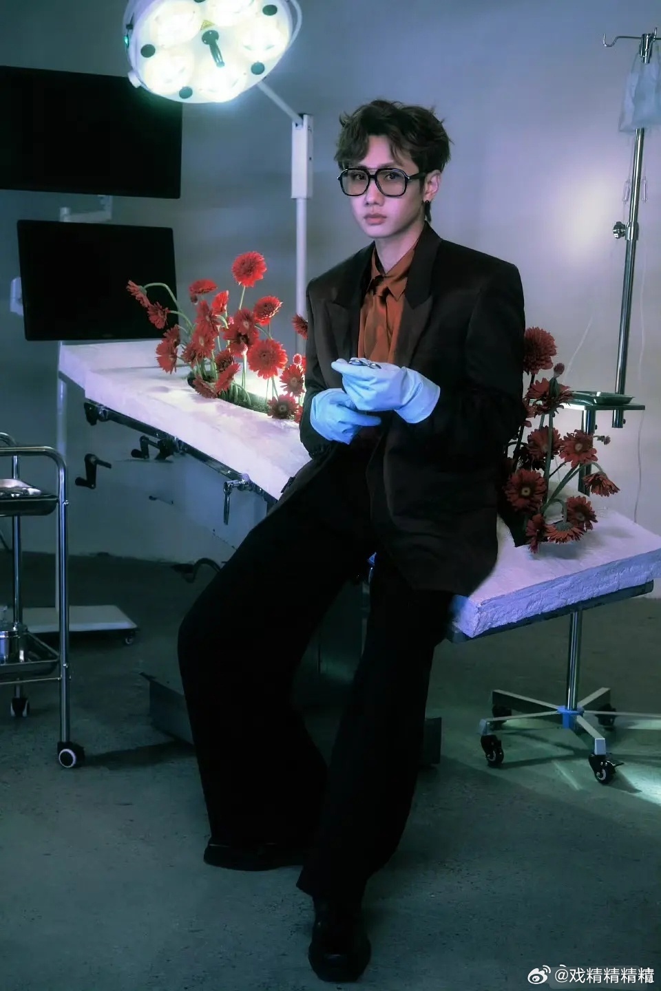 微博之夜红毯出图，魏大勋、陈哲远、汪苏泷三人撞衫，哪个品牌这么牛逼？工作室引咎辞