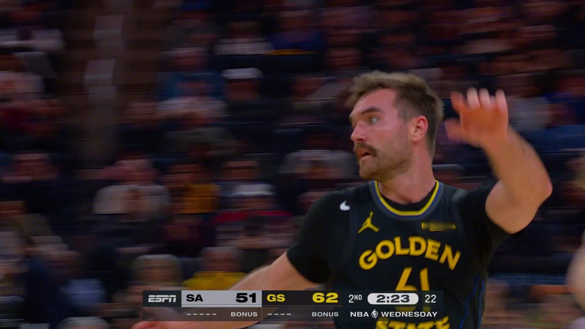 斯宾塞上篮打进🏀勇士62:56马刺。马刺vs勇士