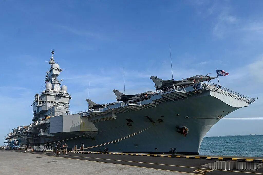 伊朗该放弃封锁海峡了，法国“戴高乐”号航母抵达阿拉伯海，为护航行动做准备。看样子