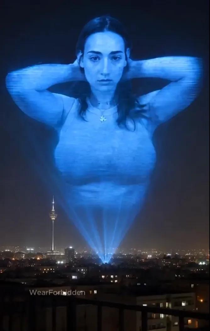 网传以色列用全息投影在伊朗上空投放影像搞心理战的消息，想必不少人都刷到过，听着玄