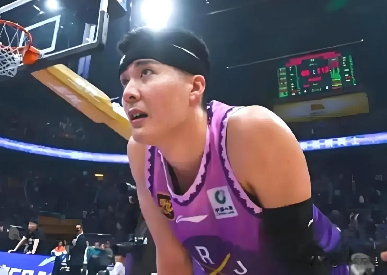 朱松玮庆幸自己没有去广东宏远，否则肯定会被杜锋骂惨！
昨天CBA夏季联赛第二轮北