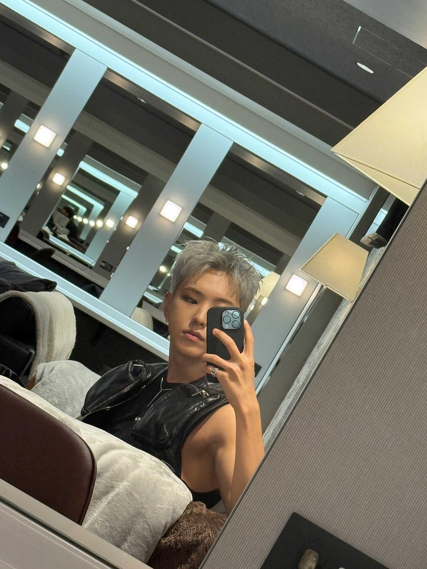 250820︳hoshi🐯ins更 碎片🧩掉落虎子是真的很爱这条克罗心裤子 
